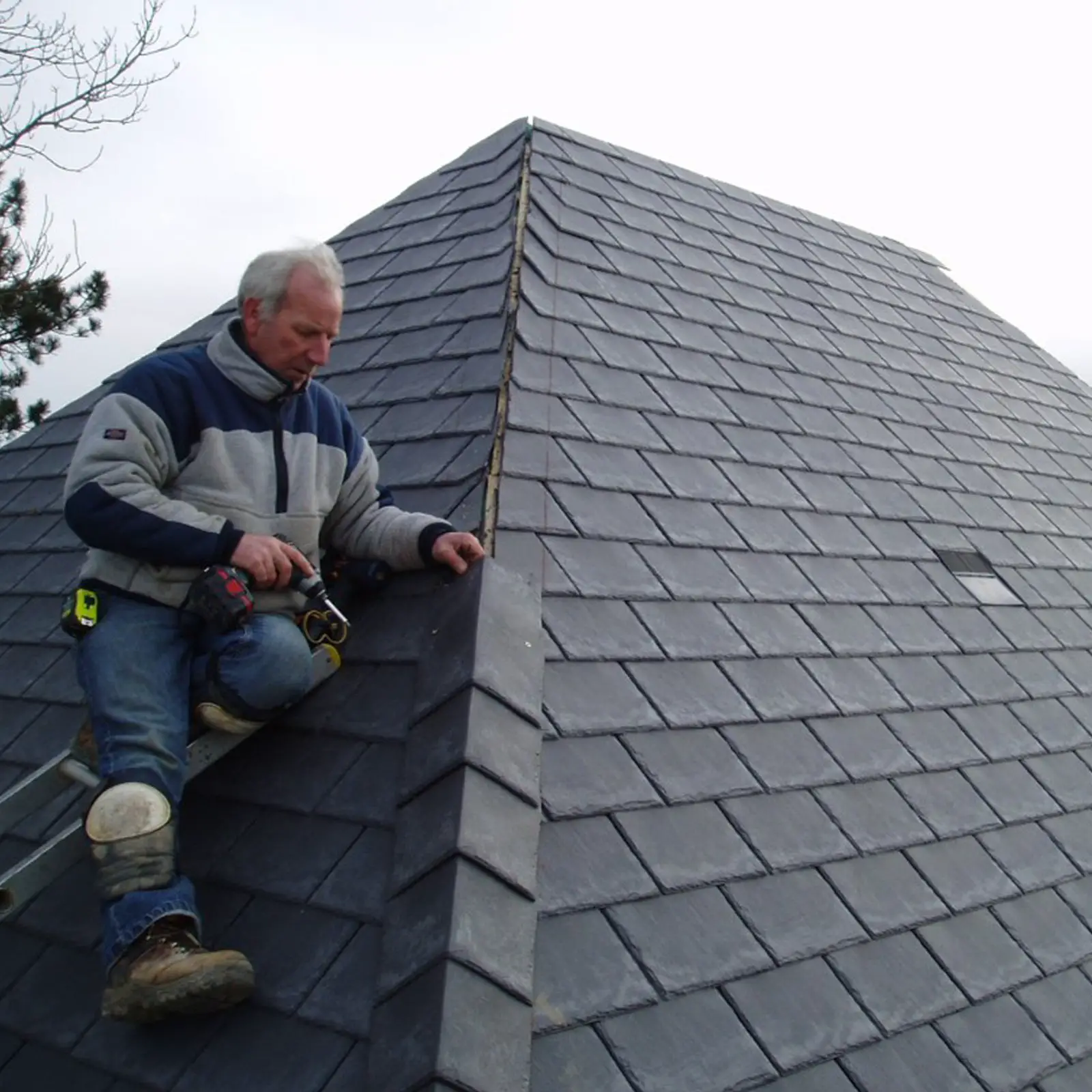 100 x Steel Grey (Pewter Grey) Tapco Slate Synthetic Roof ...