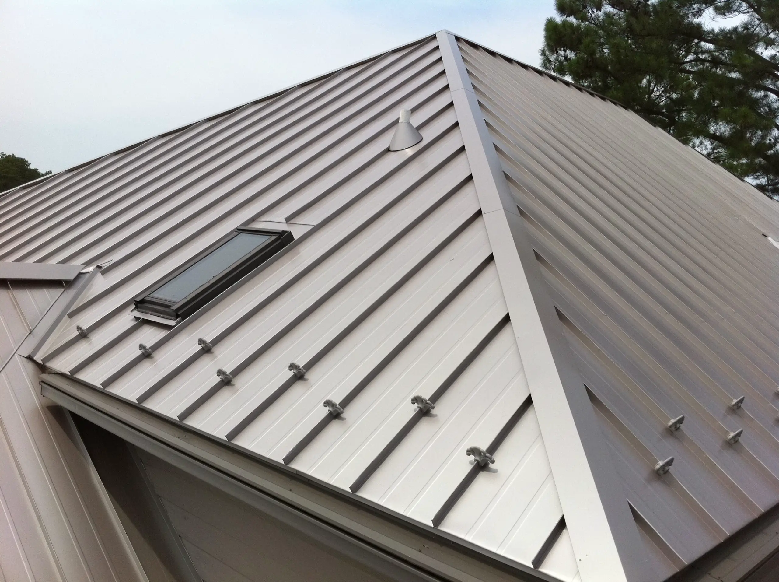 7 Reasons to Install a Standing Seam Metal Roof