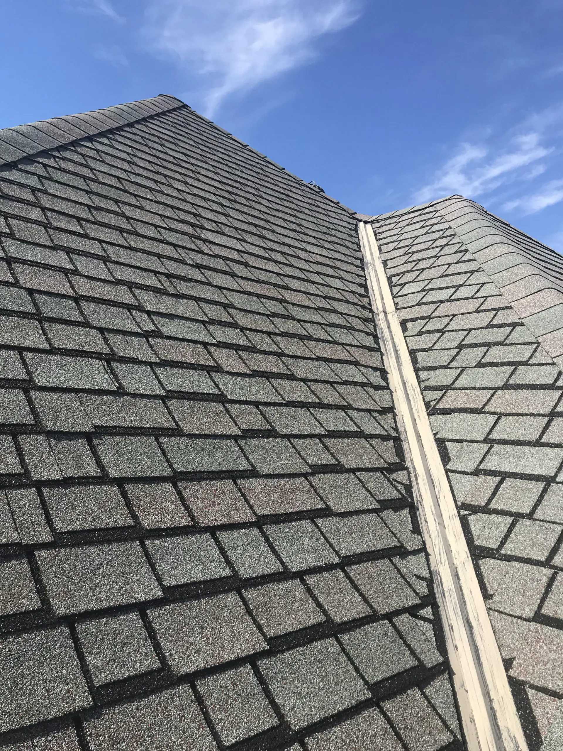 Can anyone help identify what type of shingle this is ...