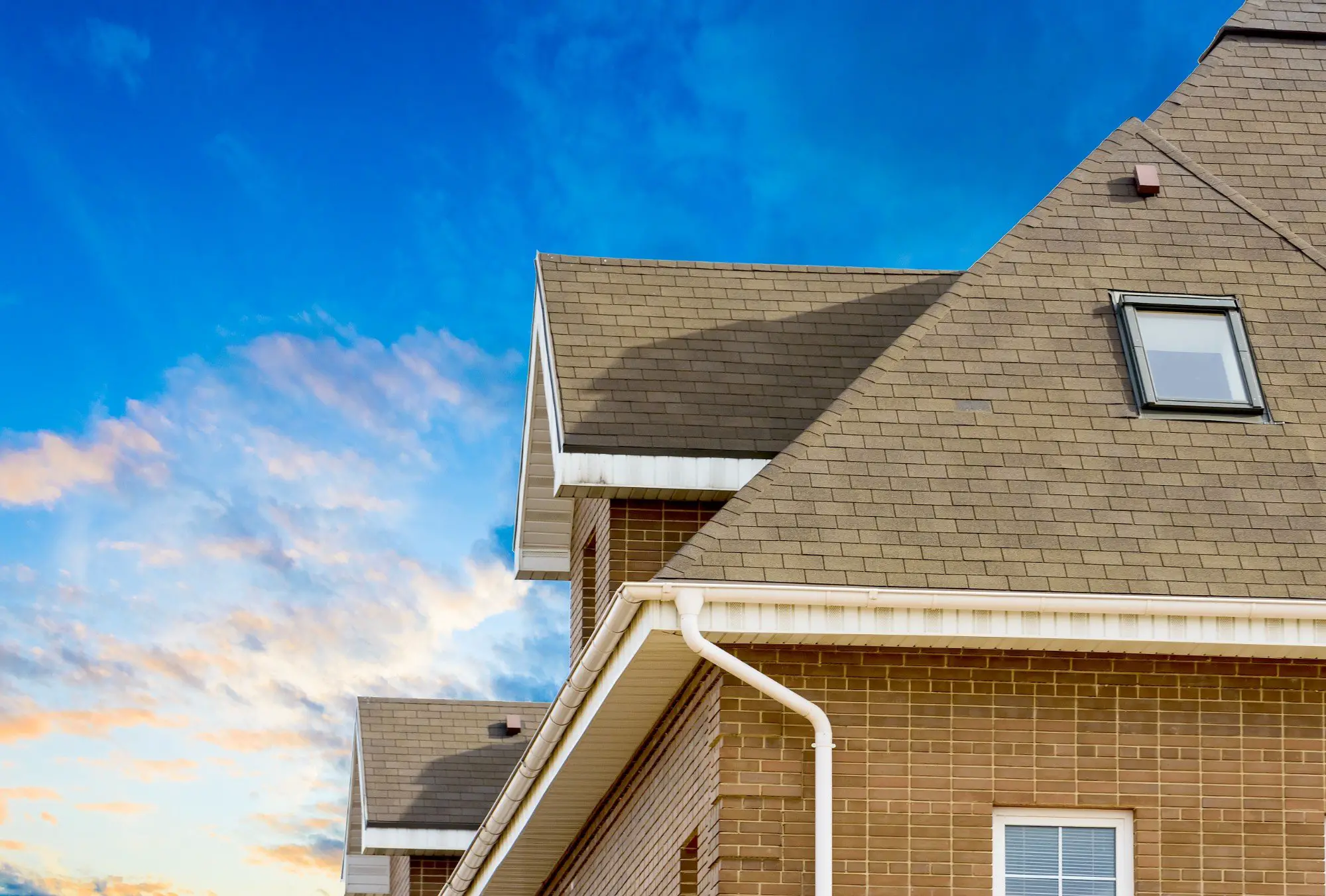 How Long Does a Roof Last? 9 Signs It