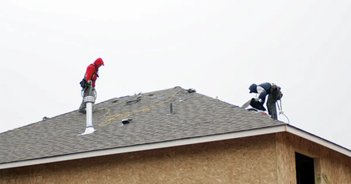 How Much Do Roofers Make Per Hour?