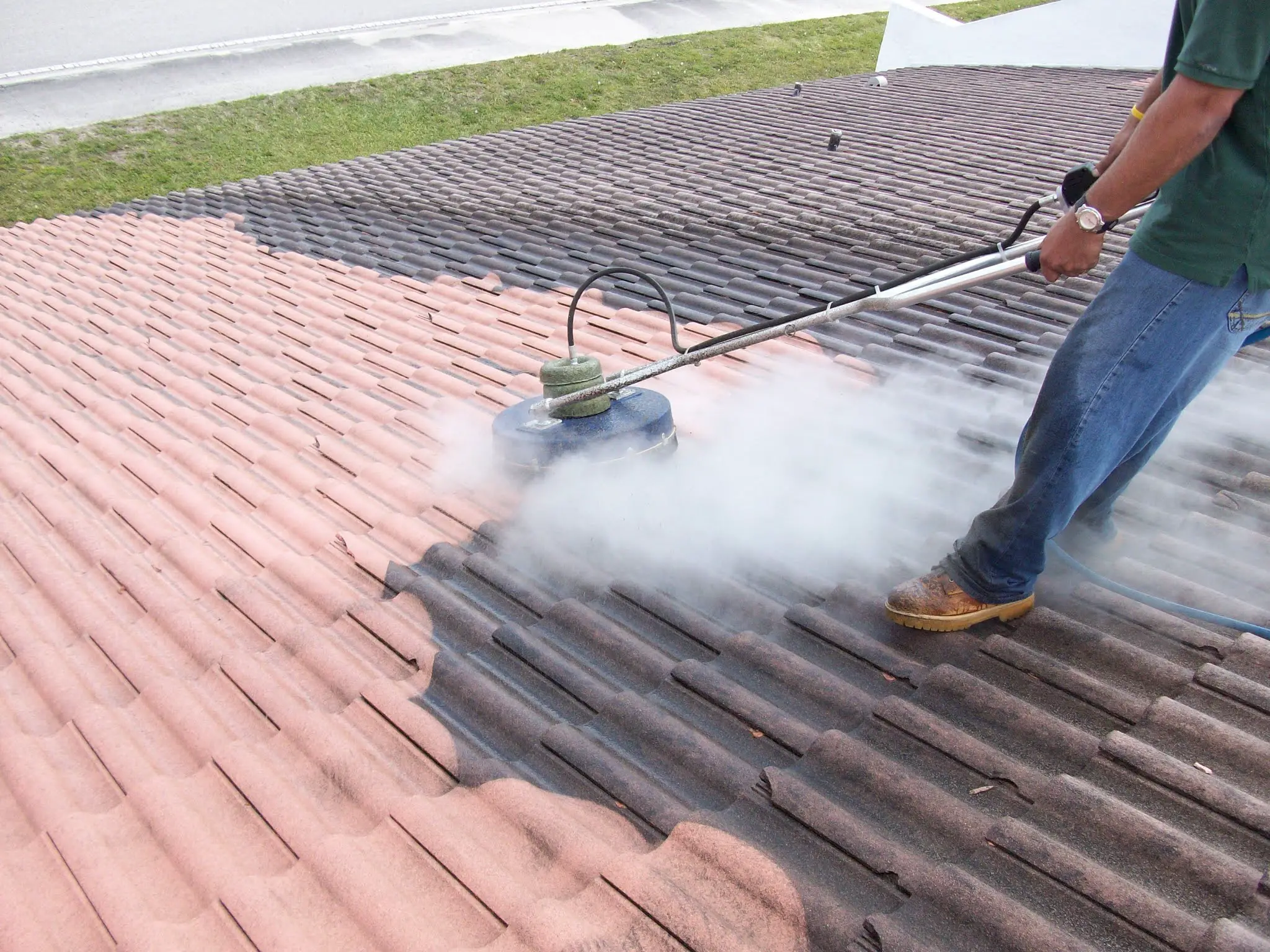 How much does it cost to clean roofs?