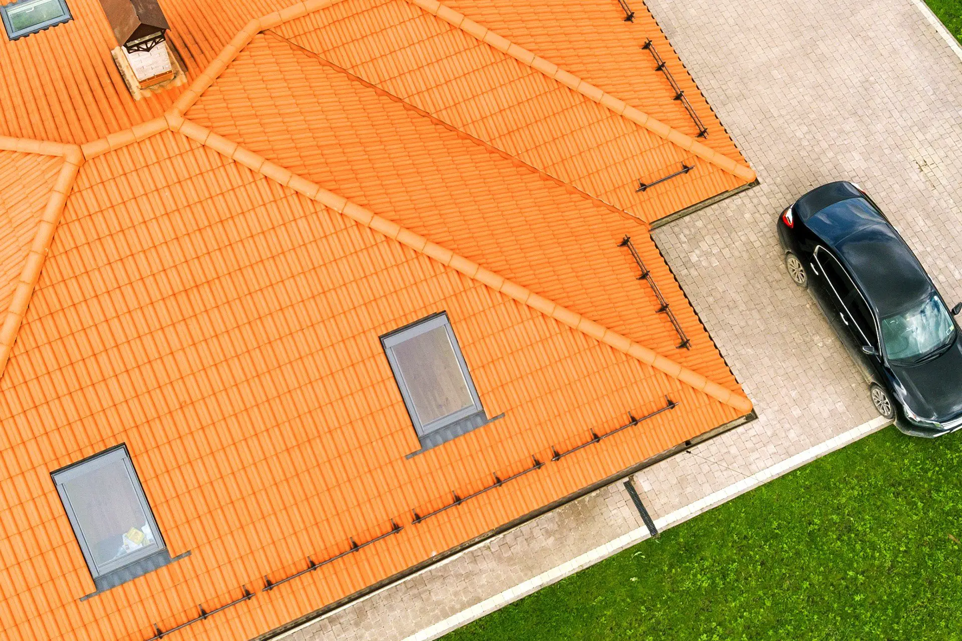 How much does it cost to repair or replace your roof ...