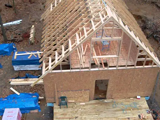 How to build a gable roof and extend the roof overhang