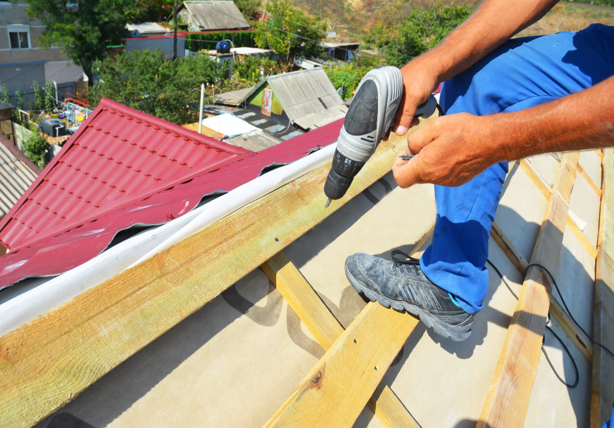 How to Choose the Right Roof Repair Contractors