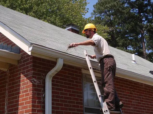 How to Clean Shingle Roofs