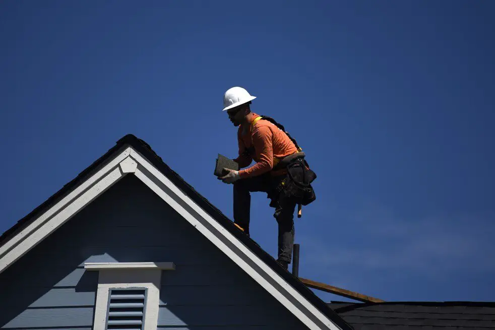How to find a good deal on a roofer