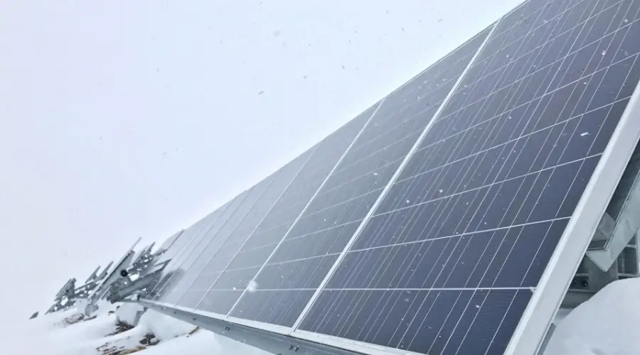 Keeping Snow Off Solar Panels: Everything You Need to Know