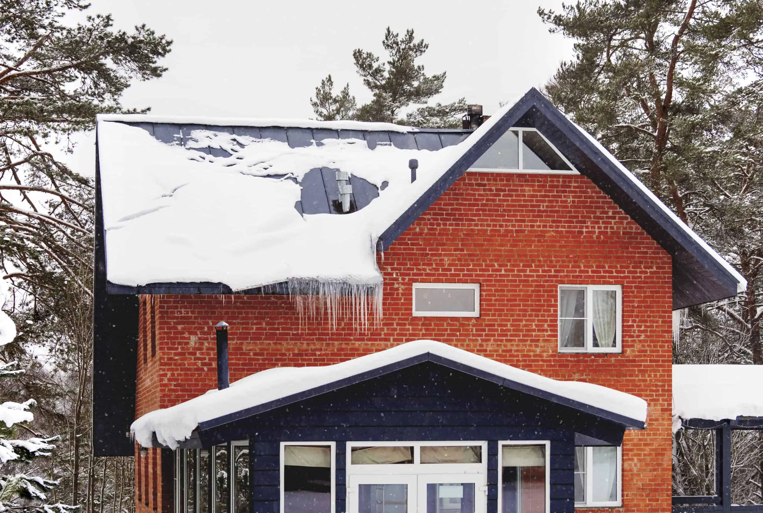 Pros and Cons of Winter Roof Replacement
