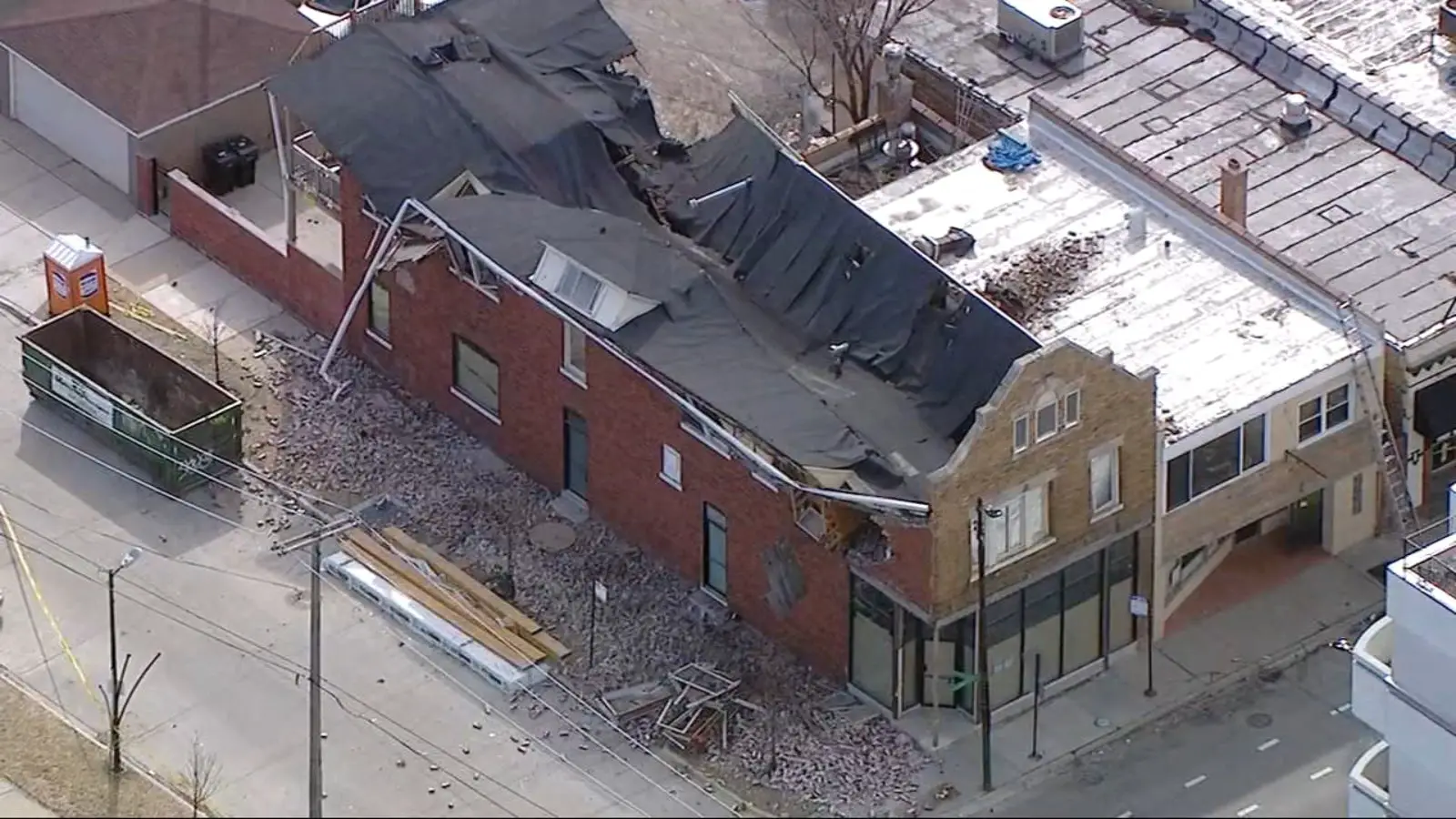 Roof collapses on building under renovation in Chicago