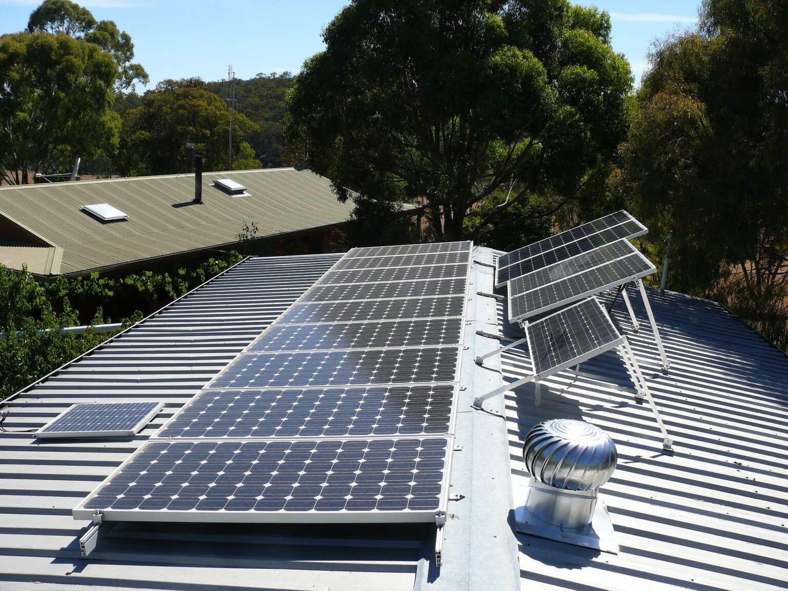 Solar Panels on Flat Roof: All You Need to Know