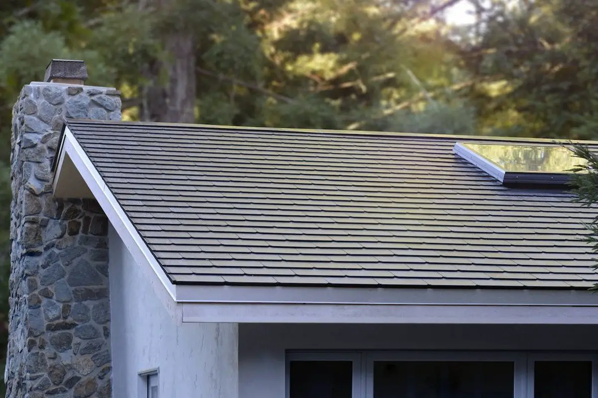 Tesla solar roof tiles production delayed