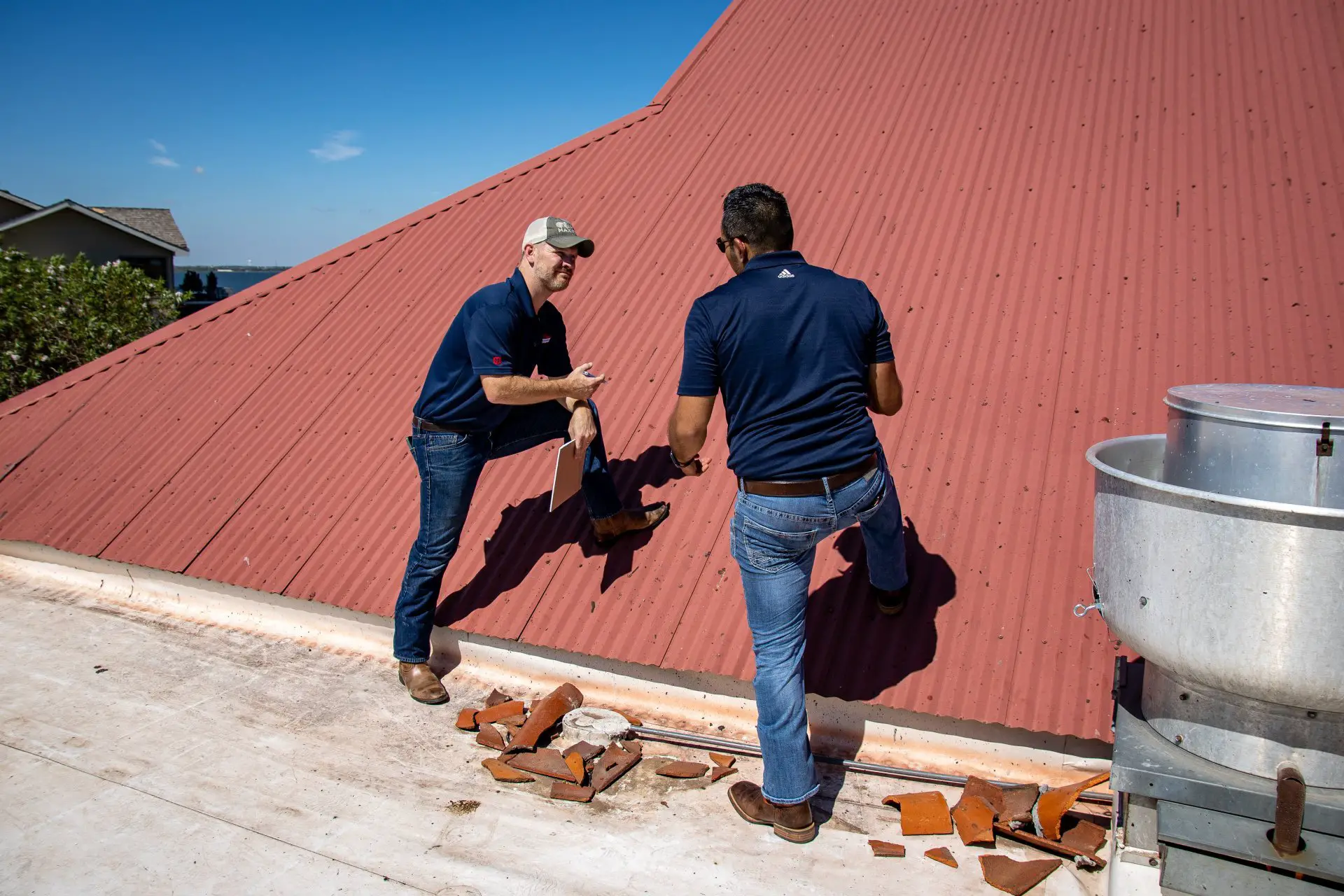 The Best 10 Questions to Ask a Roofing Contractor Before Hiring Them