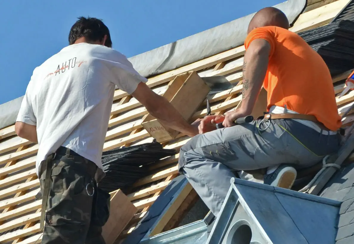 Tips to Choose the Right Roof Repair Services