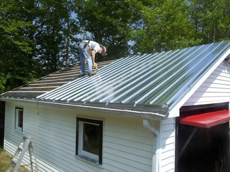 VicWest metal roof installation on a garage workshop ...